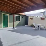 Nyaraló Tily *